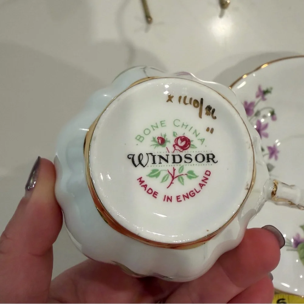 Windsor/Tuscon China violet Floral Tea Set with Gold Trim England